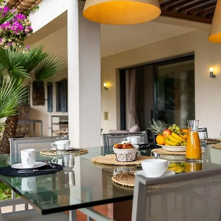 Les Rostratas Villa *